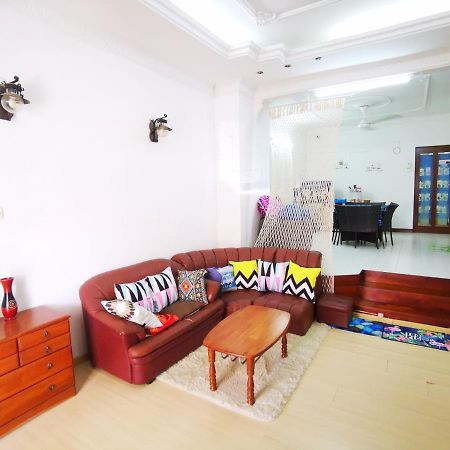 Lpm Room Tanjung Bungah  Eksteriør bilde